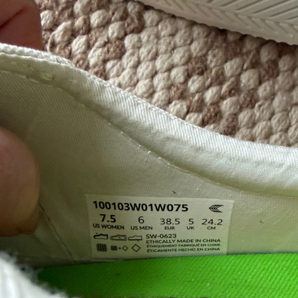 Women’s 7.5 Cariuma White Sneakers, NWT - Picture 11 of 16